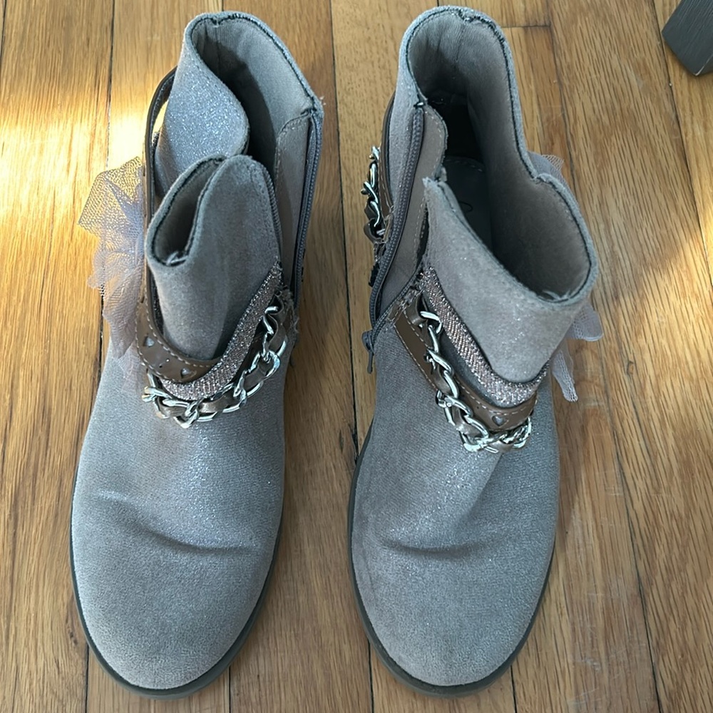 Ankle boots - girls size 4, color is taupe (grey/tan).  Great accessories!